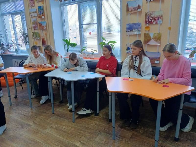 Сегодня во Дворце пионеров и школьников им.А.П.Гайдара прошла интерактивная программа «Время чудес» для детей и их родителей, организованная волонтерами команды «РВС» вместе с сотрудниками информационно-методического отдела... Сегодня во Дворце пионеров и школьников им.А.П.Гайдара прошла интерактивная программа «Время чудес» для детей и их родителей, организованная волонтерами команды «РВС» вместе с сотрудниками информационно-методического отдела...