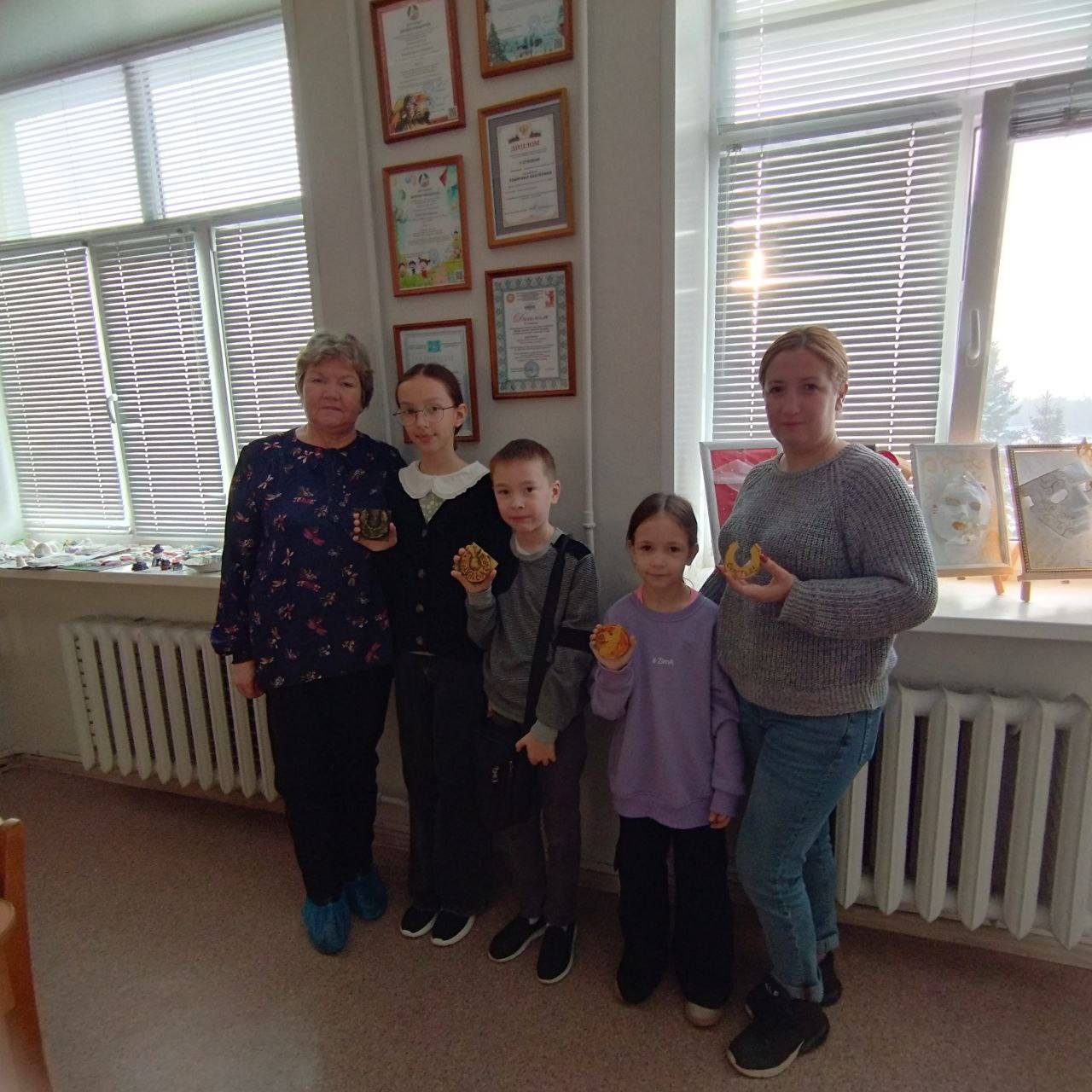 Сегодня во Дворце пионеров и школьников им.А.П.Гайдара прошла интерактивная программа «Время чудес» для детей и их родителей, организованная волонтерами команды «РВС» вместе с сотрудниками информационно-методического отдела... Сегодня во Дворце пионеров и школьников им.А.П.Гайдара прошла интерактивная программа «Время чудес» для детей и их родителей, организованная волонтерами команды «РВС» вместе с сотрудниками информационно-методического отдела...