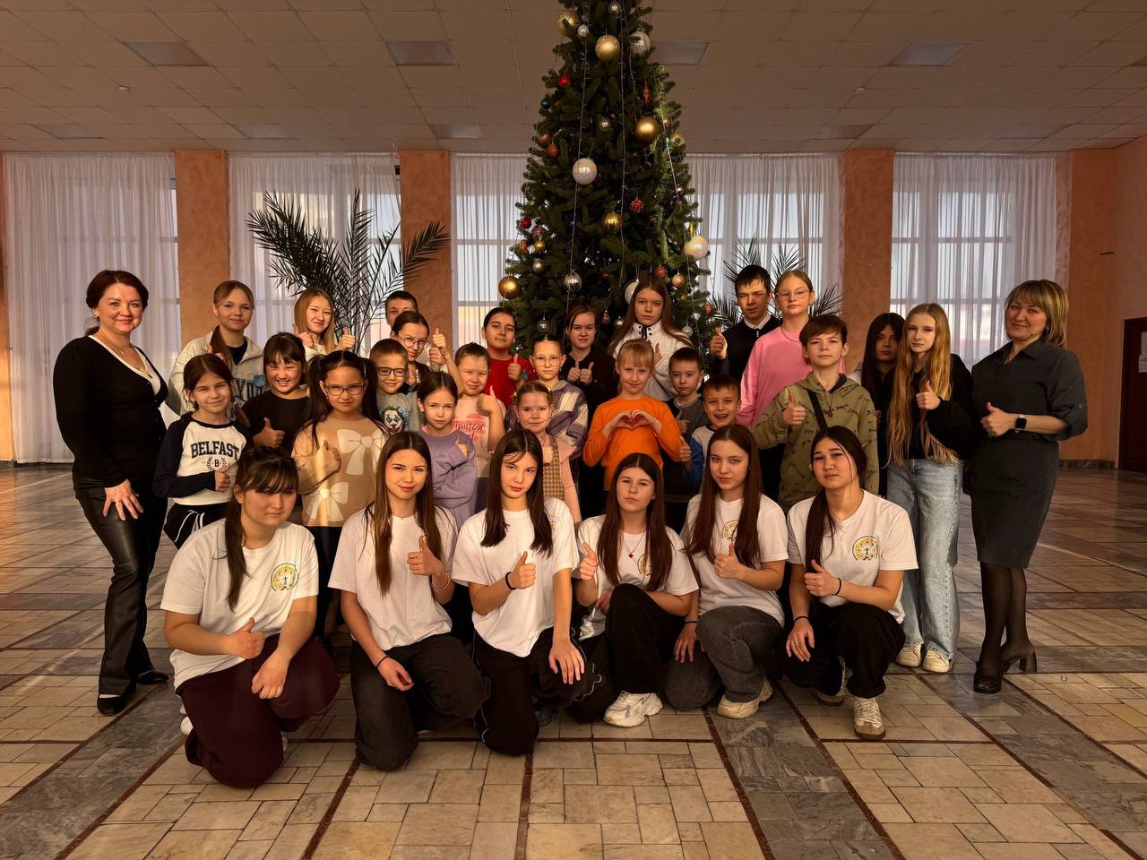 Сегодня во Дворце пионеров и школьников им.А.П.Гайдара прошла интерактивная программа «Время чудес» для детей и их родителей, организованная волонтерами команды «РВС» вместе с сотрудниками информационно-методического отдела... Сегодня во Дворце пионеров и школьников им.А.П.Гайдара прошла интерактивная программа «Время чудес» для детей и их родителей, организованная волонтерами команды «РВС» вместе с сотрудниками информационно-методического отдела...