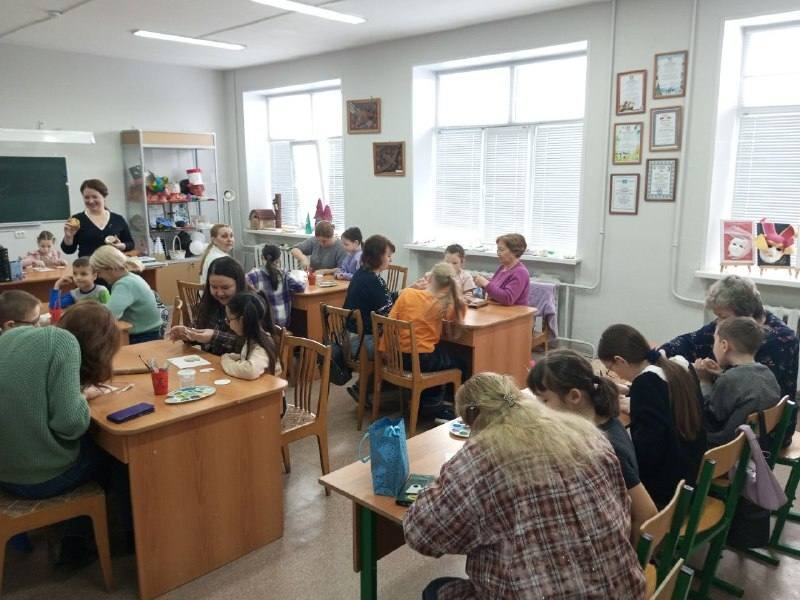 Сегодня во Дворце пионеров и школьников им.А.П.Гайдара прошла интерактивная программа «Время чудес» для детей и их родителей, организованная волонтерами команды «РВС» вместе с сотрудниками информационно-методического отдела... Сегодня во Дворце пионеров и школьников им.А.П.Гайдара прошла интерактивная программа «Время чудес» для детей и их родителей, организованная волонтерами команды «РВС» вместе с сотрудниками информационно-методического отдела...