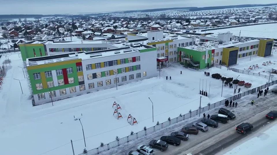 Первый рабочий день после праздников начался с хорошей новости: Радий Хабиров сообщил об открытии новой школы в деревне Шмидтово