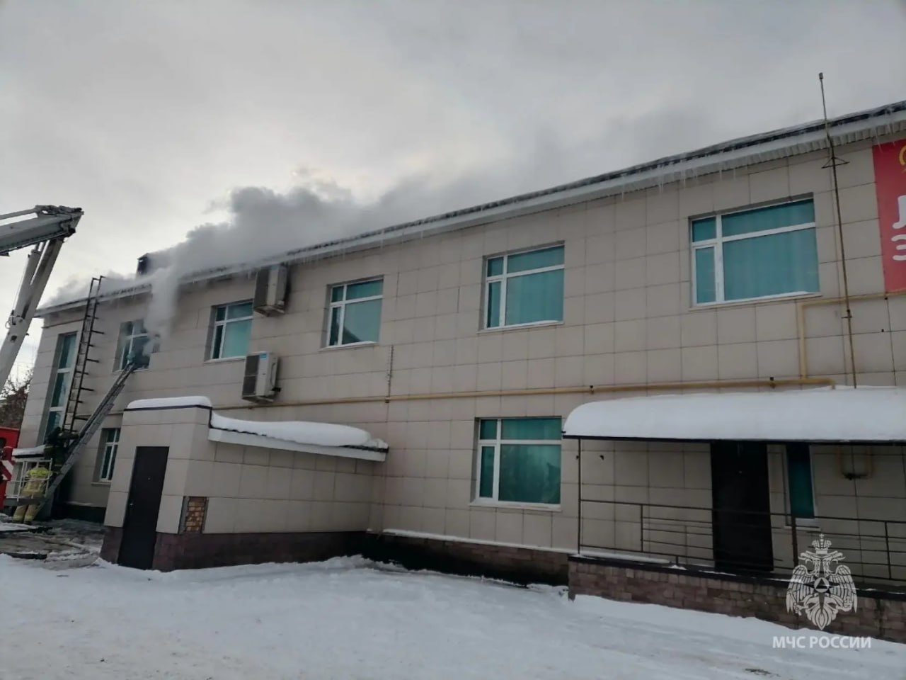 Пожар в торговом центре. Инцидент произошёл 14 января на улице 70 лет Октября в Туймазинском районе