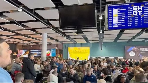 Минимум тысяча человек застряли в аэропорту Краснодара из-за массовых задержек рейсов