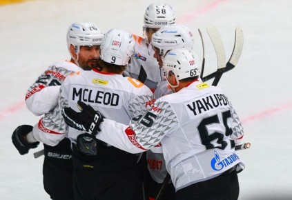 �� ��������� ��������� �������� ����� � ����� ��� �� ������ 5:2 (3:0, 0:1, 2:1)