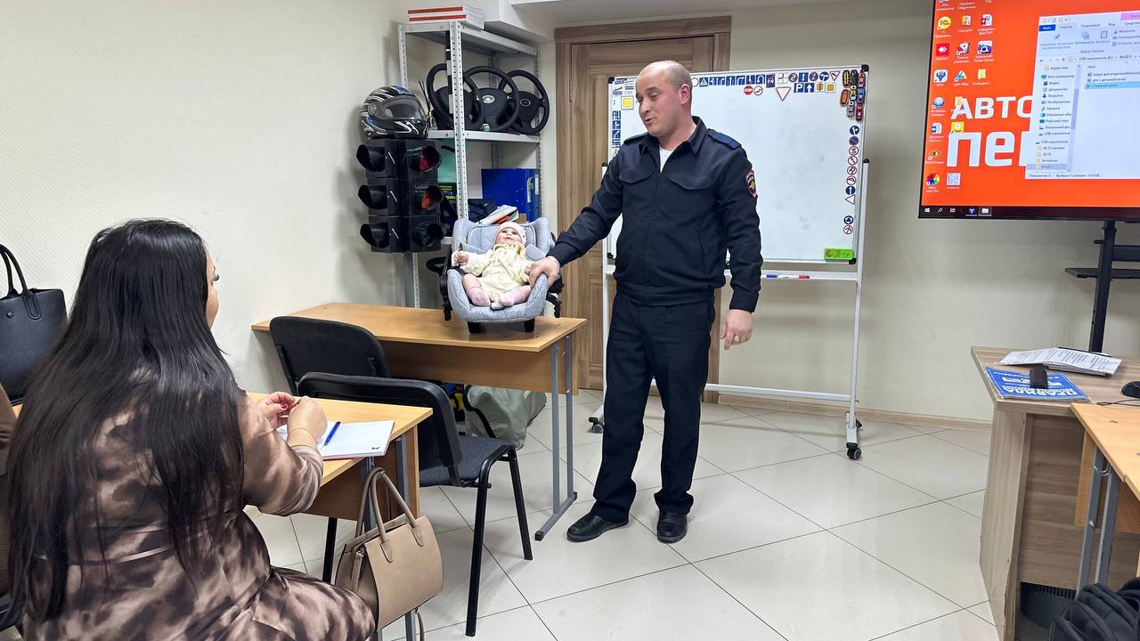 Госавтоинспекция Уфы продолжает работу с курсантами автошкол Госавтоинспекция Уфы продолжает работу с курсантами автошкол