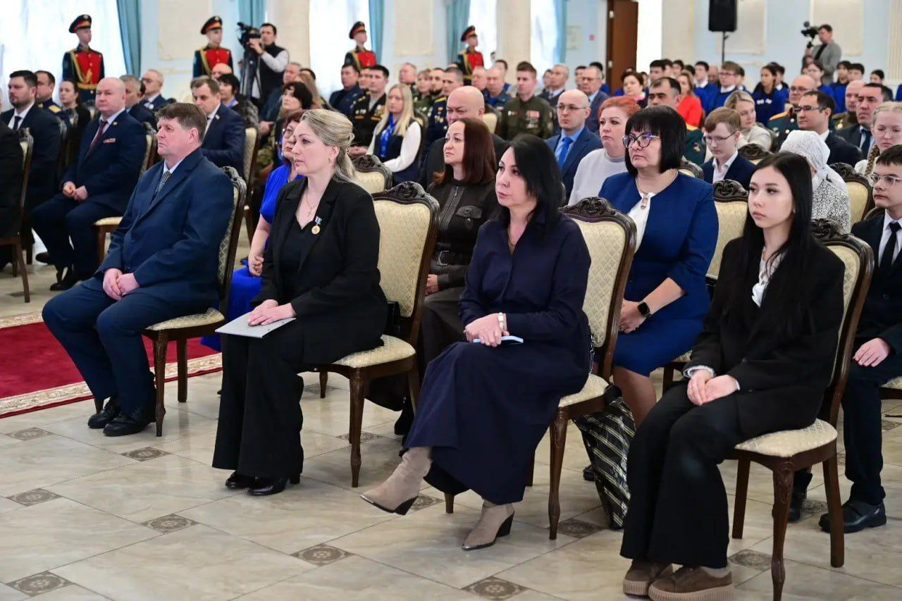 Звезду Героя России передали родителям бойца из Белорецка Звезду Героя России передали родителям бойца из Белорецка