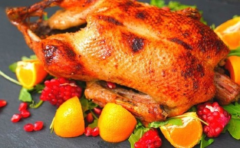Удивите гостей: как запечь утку с яблоками и создать ресторанный ужин дома