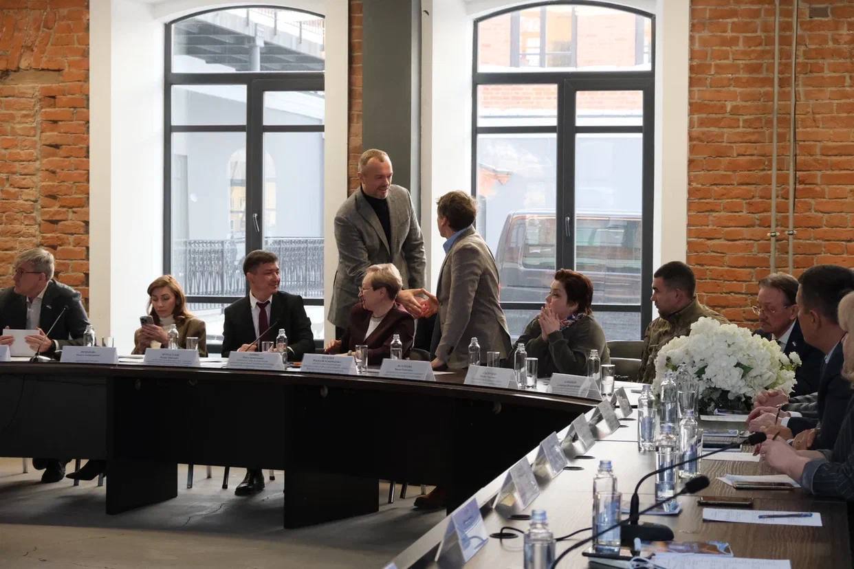 Заместитель начальника Управления Президента РФ по внутренней политике Евгений Грачев и сопредседатель ВАРМСУ, член президиума Совета при Президенте РФ по развитию местного самоуправления Ирина Гусева в рамках региональных... Заместитель начальника Управления Президента РФ по внутренней политике Евгений Грачев и сопредседатель ВАРМСУ, член президиума Совета при Президенте РФ по развитию местного самоуправления Ирина Гусева в рамках региональных...