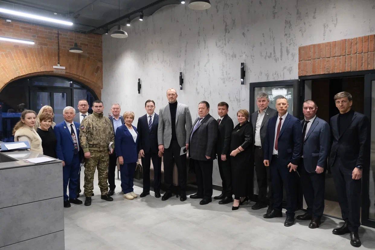 Заместитель начальника Управления Президента РФ по внутренней политике Евгений Грачев и сопредседатель ВАРМСУ, член президиума Совета при Президенте РФ по развитию местного самоуправления Ирина Гусева в рамках региональных... Заместитель начальника Управления Президента РФ по внутренней политике Евгений Грачев и сопредседатель ВАРМСУ, член президиума Совета при Президенте РФ по развитию местного самоуправления Ирина Гусева в рамках региональных...