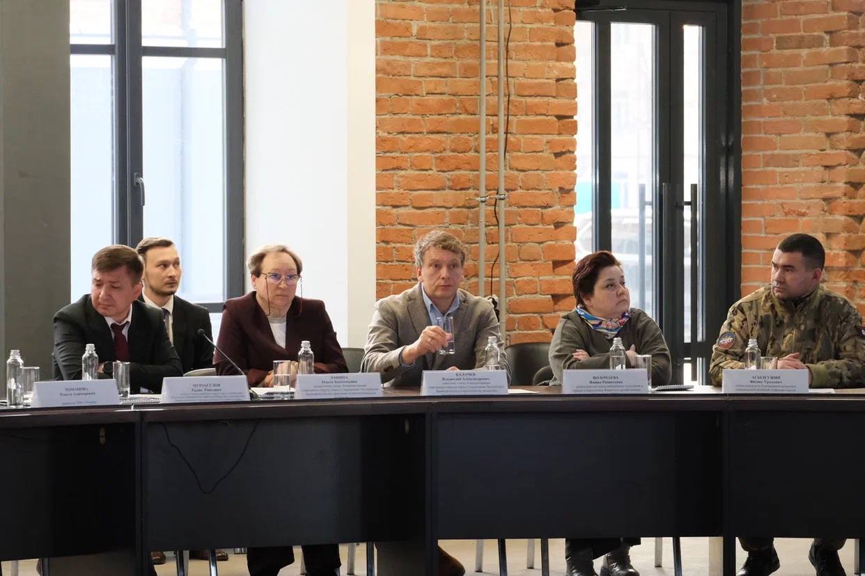 Заместитель начальника Управления Президента РФ по внутренней политике Евгений Грачев и сопредседатель ВАРМСУ, член президиума Совета при Президенте РФ по развитию местного самоуправления Ирина Гусева в рамках региональных... Заместитель начальника Управления Президента РФ по внутренней политике Евгений Грачев и сопредседатель ВАРМСУ, член президиума Совета при Президенте РФ по развитию местного самоуправления Ирина Гусева в рамках региональных...