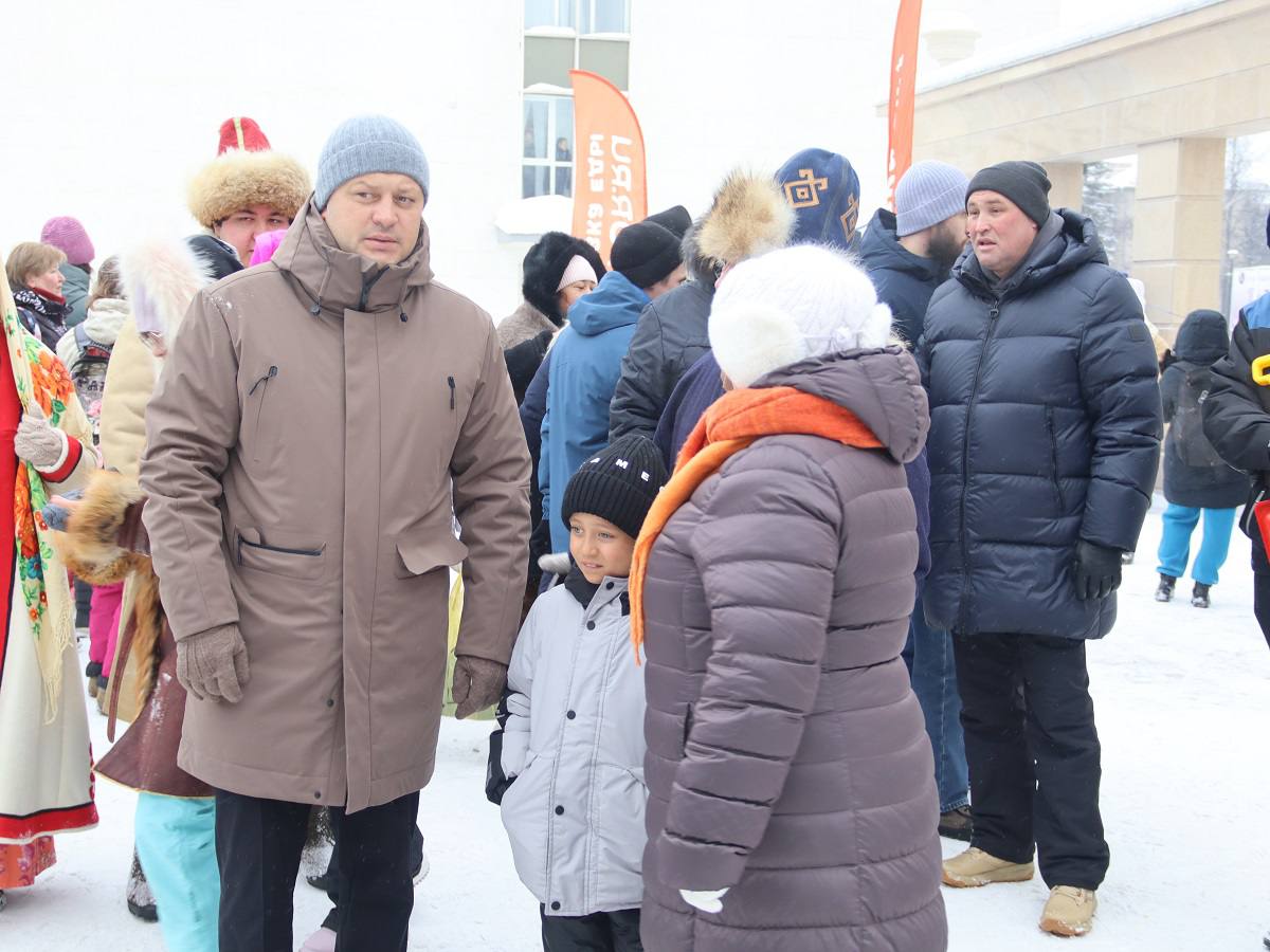 С национальным колоритом . 31 января в уфимском парке культуры и отдыха Нефтехимиков прошел фестиваль «Тулуп ФЕСТ», посвященный Году единства народов России и Году большой и дружной семьи в РБ Главная особенность яркого...