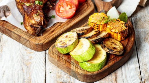 Овощи пропекутся и не подсохнут: при жарке на мангале соблюдайте 3 хитрости от шеф-повара