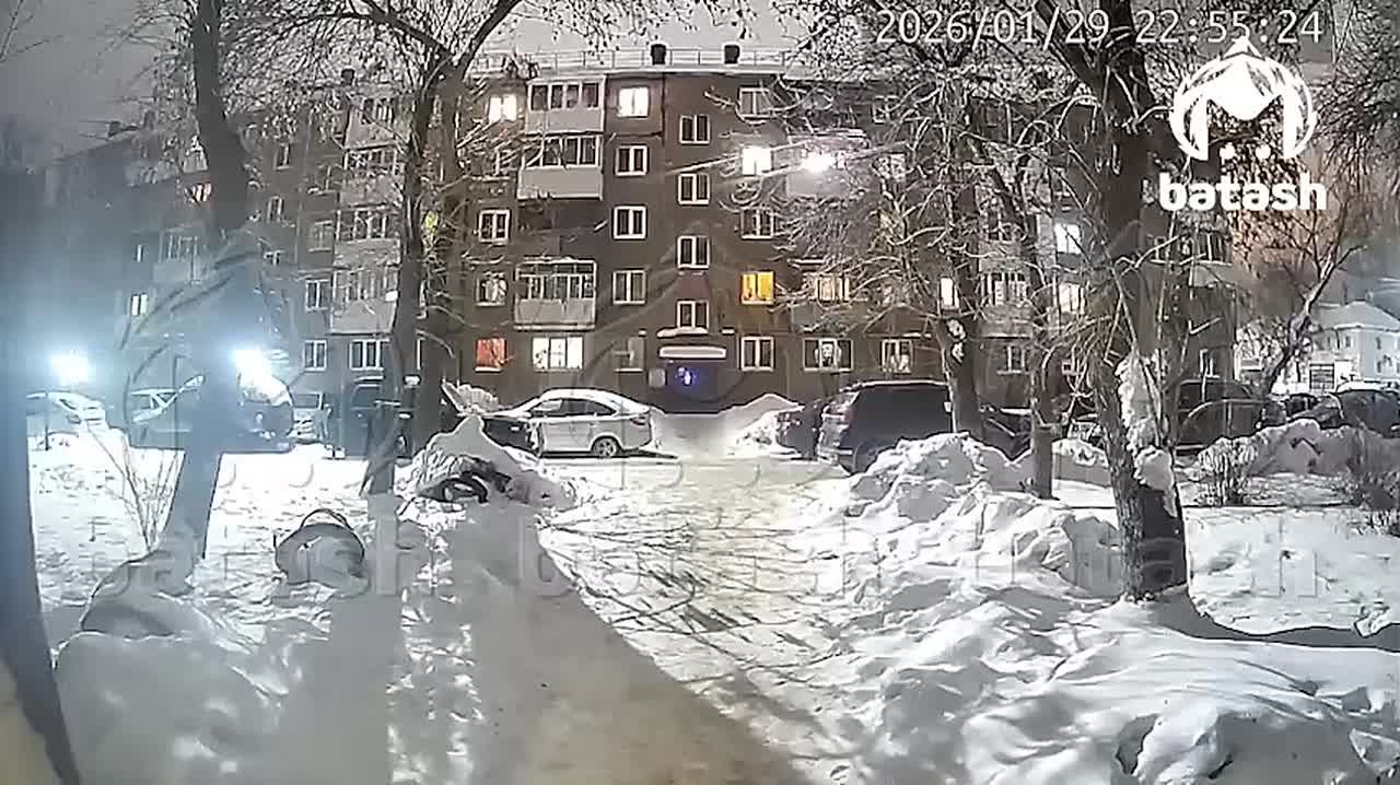 Две уфимки избили бабушку, которая пыталась выйти из подъезда в Черниковке