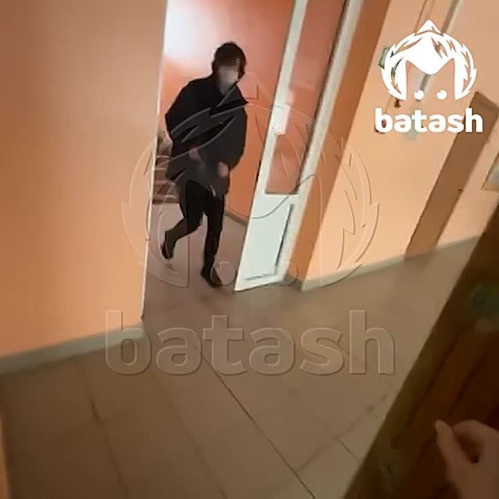 Первые секунды нападения на гимназию №16