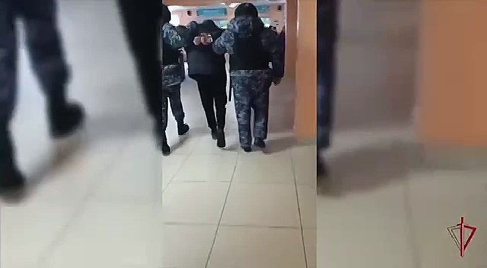 9-классник из Уфы, напавший на гимназию с игрушечным автоматом, пронес в учреждение еще и настоящий нож