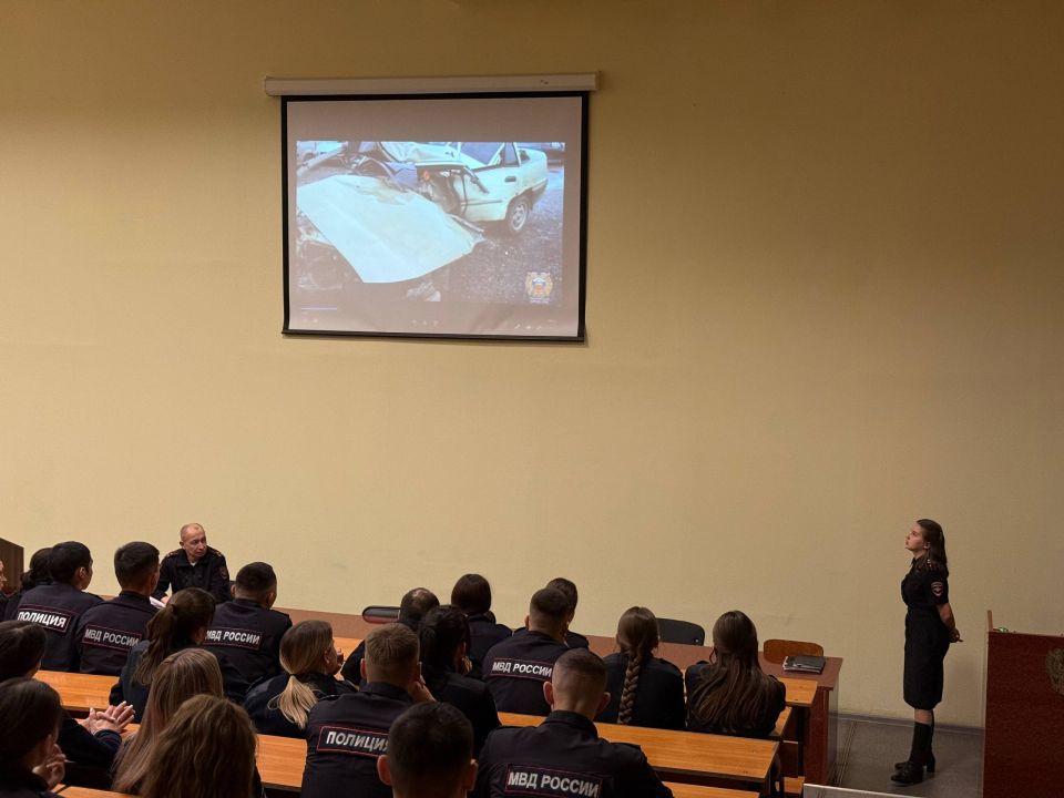 На факультете профессиональной подготовки Уфимского ЮИ МВД России прошло занятие по безопасности дорожного движения