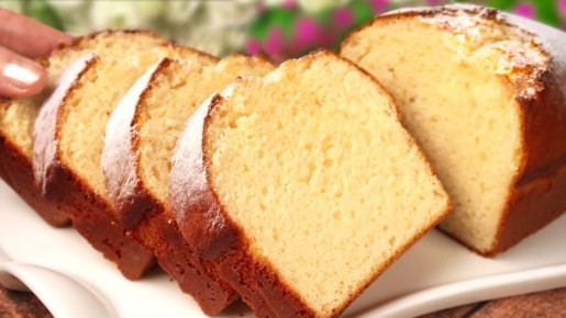 Готовим воздушный кекс за 10 минут: обалденный рецепт с сгущенкой