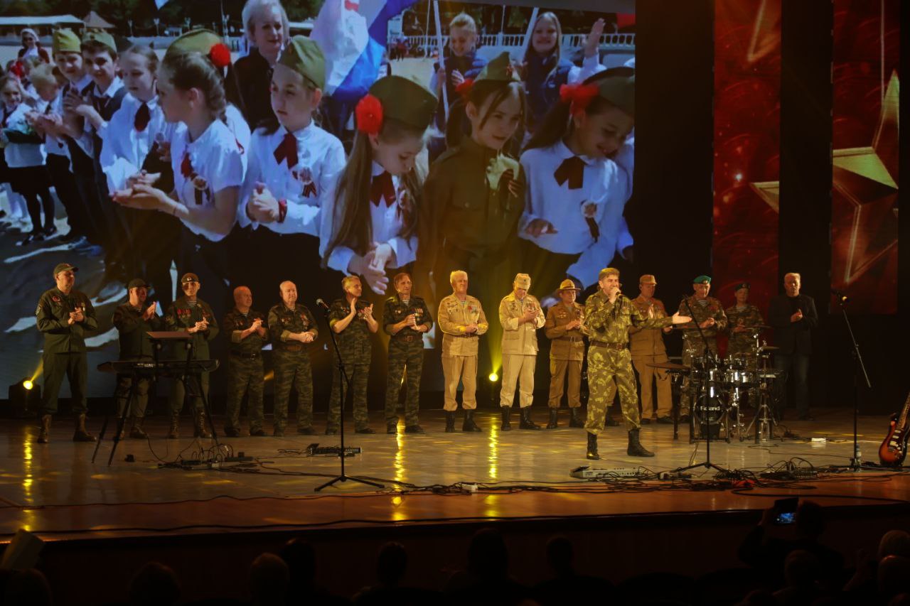 Всероссийский фестиваль военно-патриотической песни "О Родине! О доблести! О чести!" был посвящен всем защитникам Отечества - военнослужащим и ветеранам боевых действий, памяти тех, кто отдал свою жизнь за Отечество Всероссийский фестиваль военно-патриотической песни "О Родине! О доблести! О чести!" был посвящен всем защитникам Отечества - военнослужащим и ветеранам боевых действий, памяти тех, кто отдал свою жизнь за Отечество