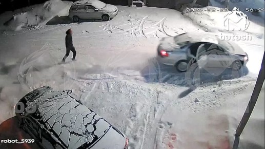 Водитель влетел в припаркованную машину в Уфе и скрылся