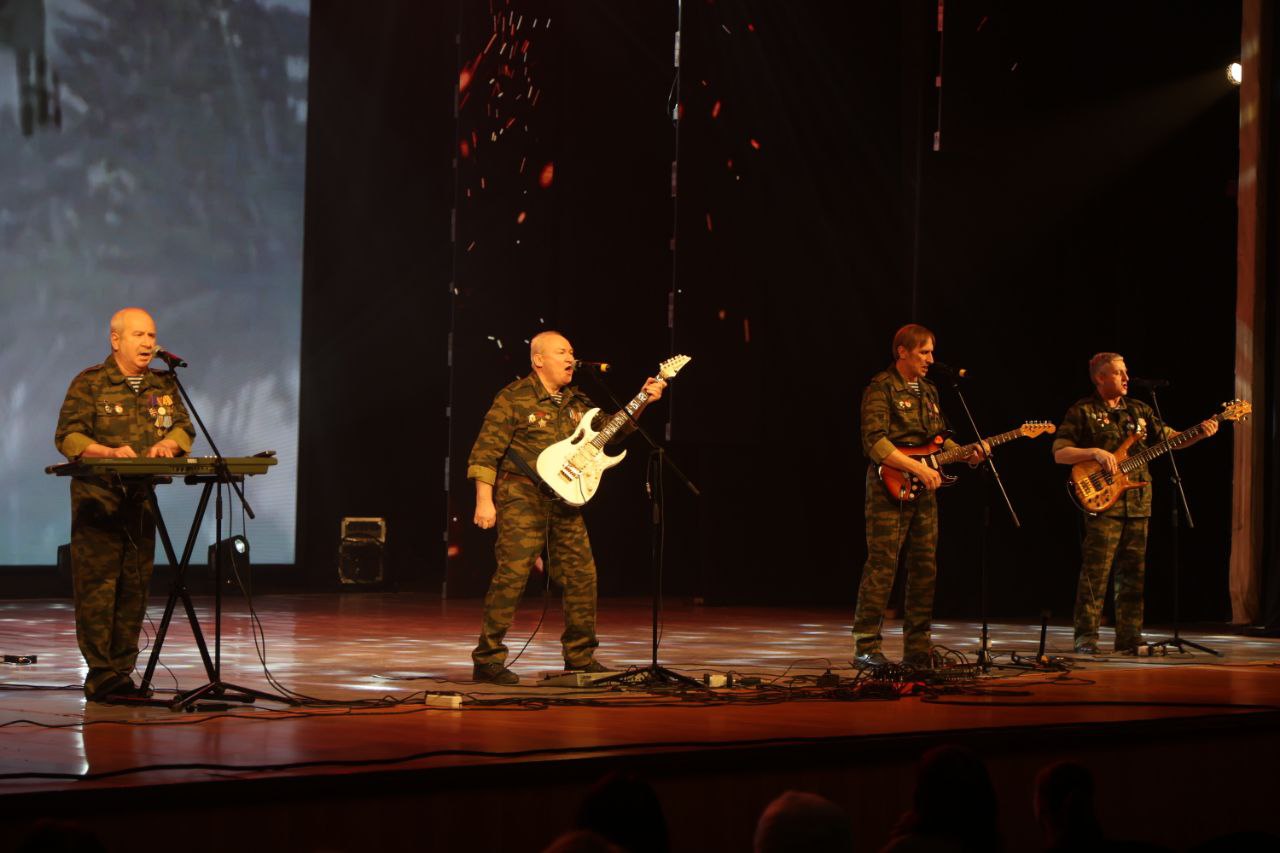 Всероссийский фестиваль военно-патриотической песни "О Родине! О доблести! О чести!" был посвящен всем защитникам Отечества - военнослужащим и ветеранам боевых действий, памяти тех, кто отдал свою жизнь за Отечество Всероссийский фестиваль военно-патриотической песни "О Родине! О доблести! О чести!" был посвящен всем защитникам Отечества - военнослужащим и ветеранам боевых действий, памяти тех, кто отдал свою жизнь за Отечество