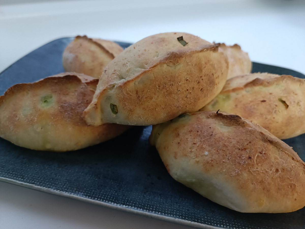 Как приготовить универсальное тесто для пирожков: легкость и вкус в каждом укусе