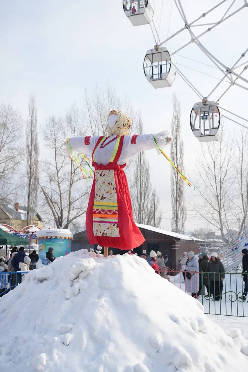 Масленичные гуляния прошли сегодня в парке им.Ю.А.Гагарина Масленичные гуляния прошли сегодня в парке им.Ю.А.Гагарина