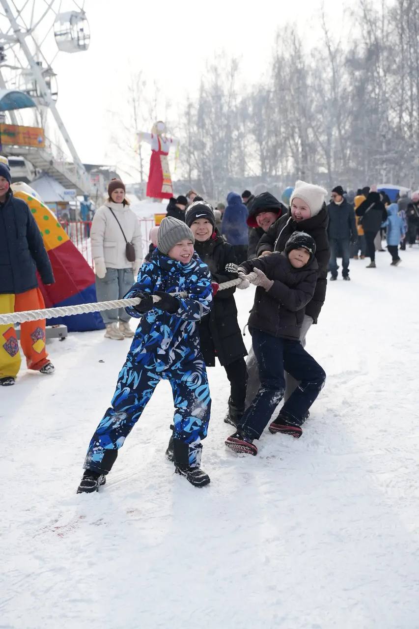 Масленичные гуляния прошли сегодня в парке им.Ю.А.Гагарина Масленичные гуляния прошли сегодня в парке им.Ю.А.Гагарина