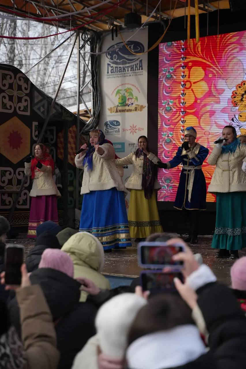 Масленичные гуляния прошли сегодня в парке им.Ю.А.Гагарина Масленичные гуляния прошли сегодня в парке им.Ю.А.Гагарина