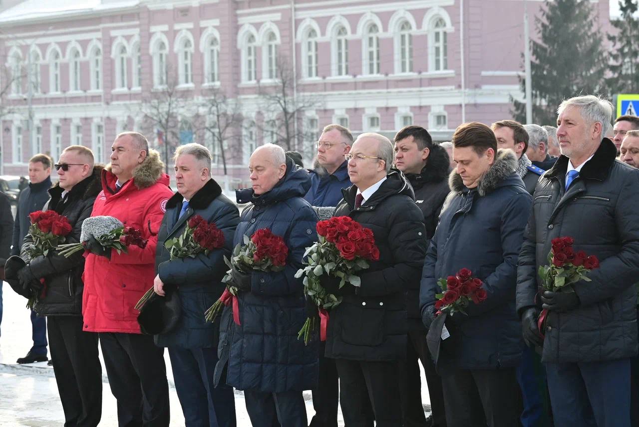 Андрей Назаров также поздравил жителей Башкортостана с Днем защитника Отечества, отметив вклад более 200 тысяч уроженцев республики в победы прошлых лет и мужество бойцов в зоне СВО Андрей Назаров также поздравил жителей Башкортостана с Днем защитника Отечества, отметив вклад более 200 тысяч уроженцев республики в победы прошлых лет и мужество бойцов в зоне СВО