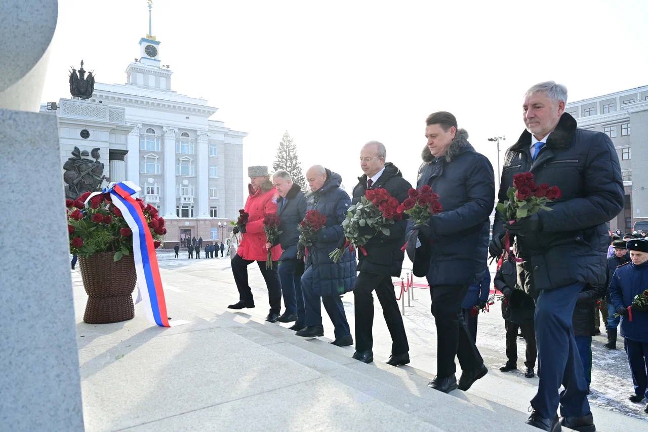 Андрей Назаров также поздравил жителей Башкортостана с Днем защитника Отечества, отметив вклад более 200 тысяч уроженцев республики в победы прошлых лет и мужество бойцов в зоне СВО Андрей Назаров также поздравил жителей Башкортостана с Днем защитника Отечества, отметив вклад более 200 тысяч уроженцев республики в победы прошлых лет и мужество бойцов в зоне СВО
