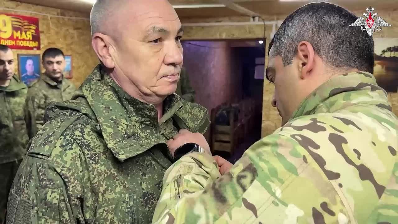 Минобороны России: Военнослужащим мотострелкового полка «Башкортостан» группировки войск «Запад» вручили государственные и ведомственные награды