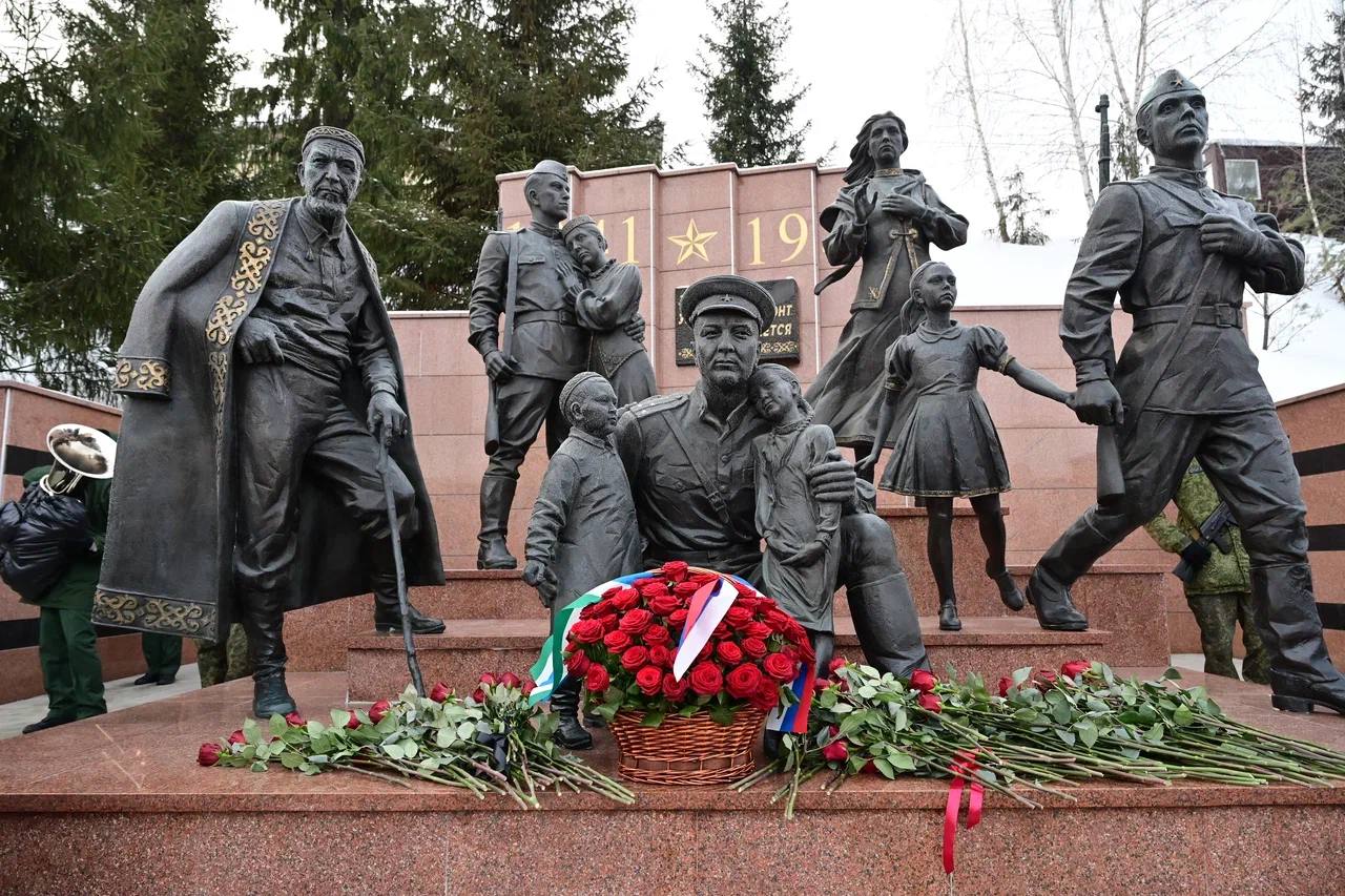 Андрей Назаров также поздравил жителей Башкортостана с Днем защитника Отечества, отметив вклад более 200 тысяч уроженцев республики в победы прошлых лет и мужество бойцов в зоне СВО Андрей Назаров также поздравил жителей Башкортостана с Днем защитника Отечества, отметив вклад более 200 тысяч уроженцев республики в победы прошлых лет и мужество бойцов в зоне СВО