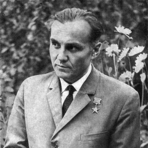 «Патриотизм — чувство стыдливое и деликатное… Побереги святые слова, не кричи о любви к Родине на всех перекрестках. Лучше молча трудись во имя ее блага и могущества»