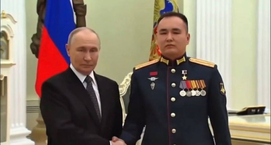 Владимир Путин вручил «Золотую Звезду» уроженцу Салаватского района - капитану Василю Ямалетдинову