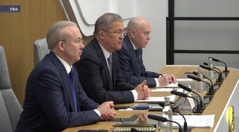 ЖКХ и ямочный ремонт: основные темы оперативки с Радием Хабировым