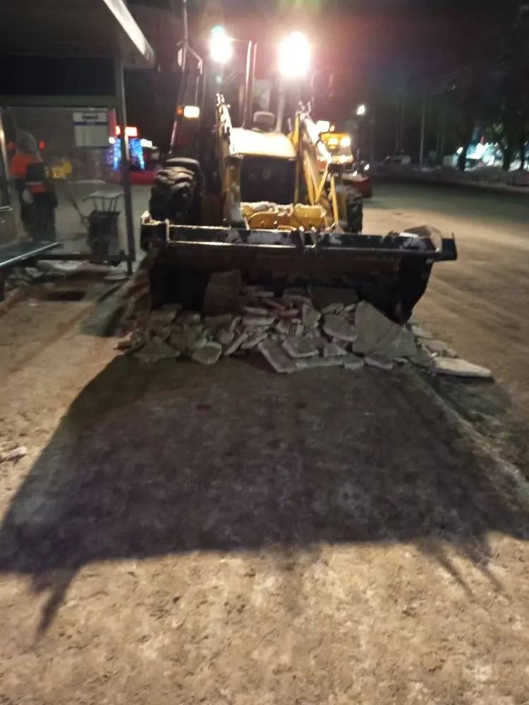 Уборка в штатном режиме. Городские службы продолжают уборку снега в круглосуточном режиме, поддерживая порядок на улично-дорожной сети На особом контроле - основные транспортные магистрали, межквартальные проезды и карманы... Уборка в штатном режиме. Городские службы продолжают уборку снега в круглосуточном режиме, поддерживая порядок на улично-дорожной сети На особом контроле - основные транспортные магистрали, межквартальные проезды и карманы...