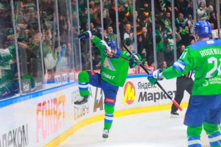 Нападающий "Салавата Юлаева" Евгений Кузнецов, который стебался над родным "Трактором", пропустит сегодняшний матч против них же