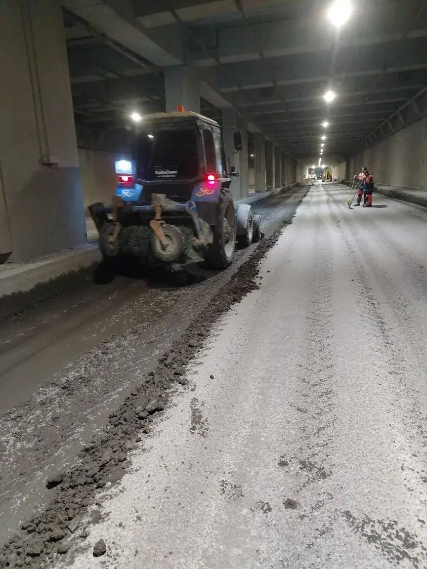 Уборка в штатном режиме. Городские службы продолжают уборку снега в круглосуточном режиме, поддерживая порядок на улично-дорожной сети На особом контроле - основные транспортные магистрали, межквартальные проезды и карманы... Уборка в штатном режиме. Городские службы продолжают уборку снега в круглосуточном режиме, поддерживая порядок на улично-дорожной сети На особом контроле - основные транспортные магистрали, межквартальные проезды и карманы...