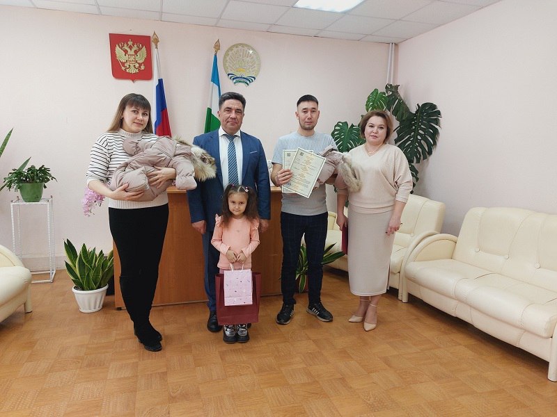 Появились на свет двойняшки