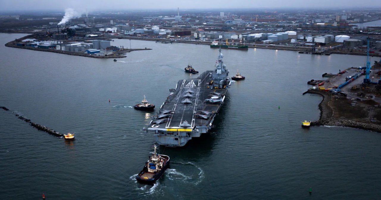 24 февраля в шведский порт Мальмё прибыл флагман французского флота атомный авианосец R91 Charles de Gaulle 24 февраля в шведский порт Мальмё прибыл флагман французского флота атомный авианосец R91 Charles de Gaulle