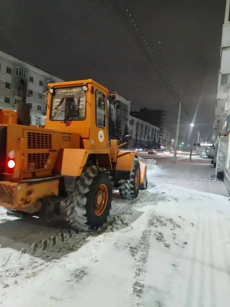 У снега нет выходных, как и у городских служб! У снега нет выходных, как и у городских служб!