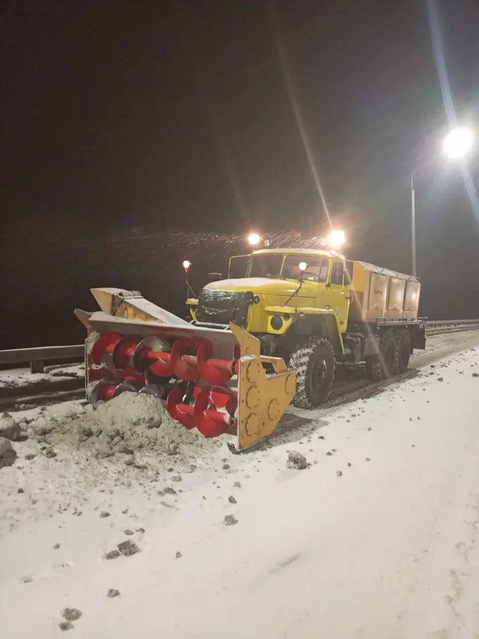 У снега нет выходных, как и у городских служб! У снега нет выходных, как и у городских служб!