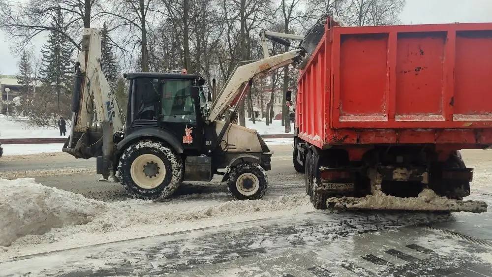 У снега нет выходных, как и у городских служб! У снега нет выходных, как и у городских служб!