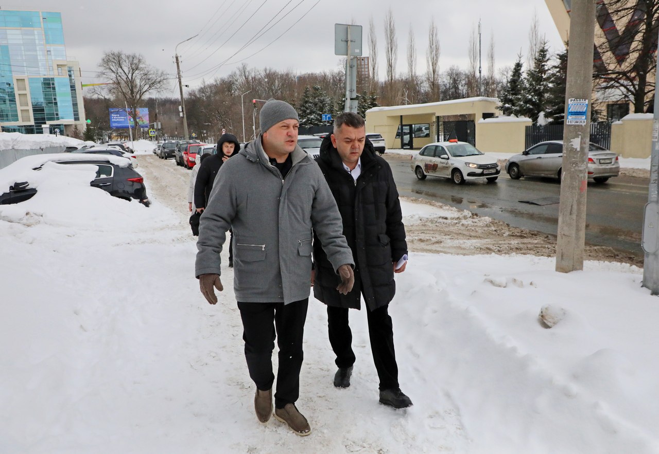 Уборка снега на контроле. Мэр Уфы Ратмир Мавлиев вместе с начальником УКХиБ Арсеном Латыповым лично проинспектировал, как чистят снег на улицах и во дворах города – Темп не снижаем! По прогнозам март будет снежным... Уборка снега на контроле. Мэр Уфы Ратмир Мавлиев вместе с начальником УКХиБ Арсеном Латыповым лично проинспектировал, как чистят снег на улицах и во дворах города – Темп не снижаем! По прогнозам март будет снежным...