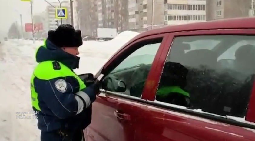 Ледяной дождь и снег: ГАИ Башкирии призывает водителей к осторожности на дорогах