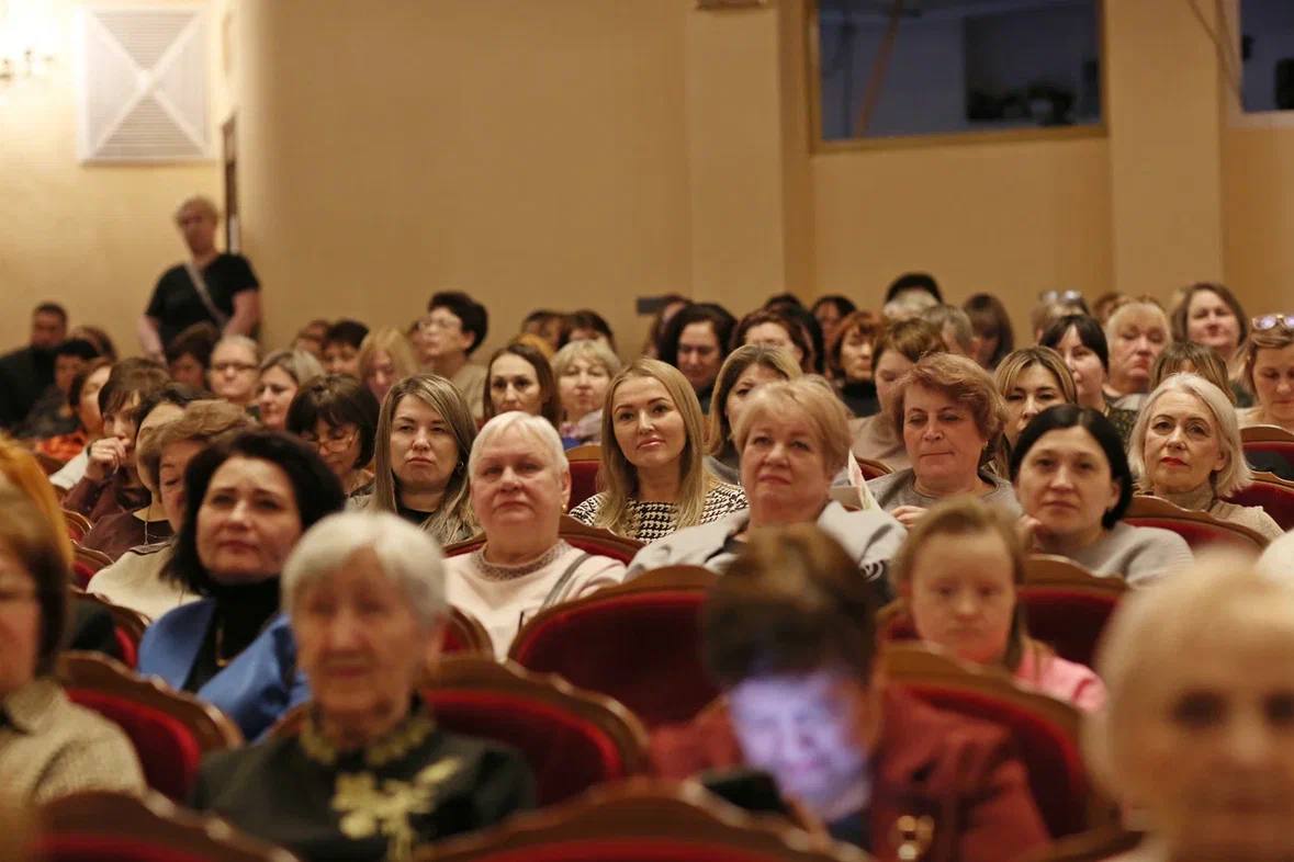 Ратмир Мавлиев: В преддверии Международного женского дня поздравили прекрасных женщин с наступающим праздником Ратмир Мавлиев: В преддверии Международного женского дня поздравили прекрасных женщин с наступающим праздником