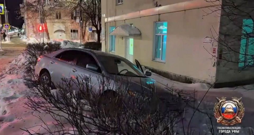 Утром на одной из улиц города автоинспекторы заметили машину с выключенными фарами