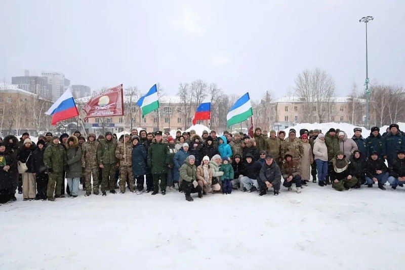 В Уфе проводили на передовую группу бойцов