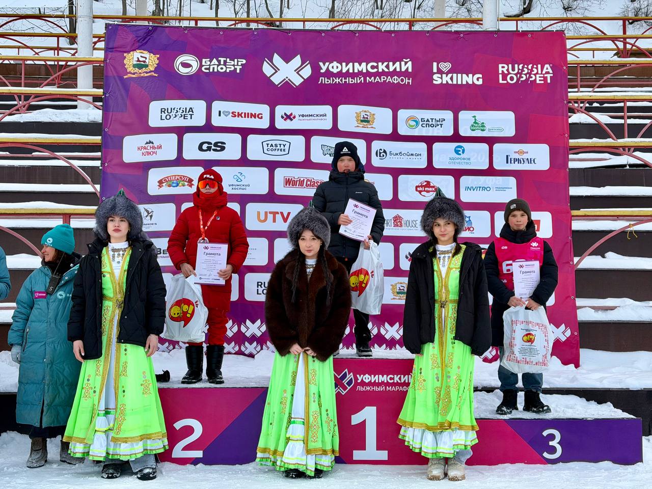Лыжный привет весне. 8 марта в СОК «Биатлон» состоялся 41-й Уфимский лыжный марафон Лыжный привет весне. 8 марта в СОК «Биатлон» состоялся 41-й Уфимский лыжный марафон