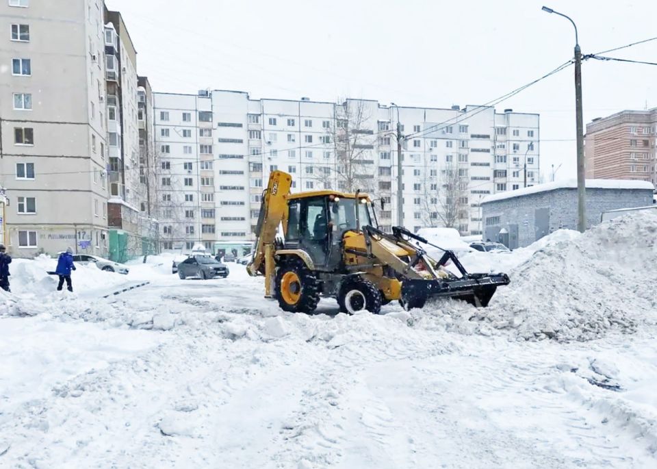 Снежный акцент. По поручению мэра Уфы Ратмира Мавлиева в городе усилена работа по расчистке территорий